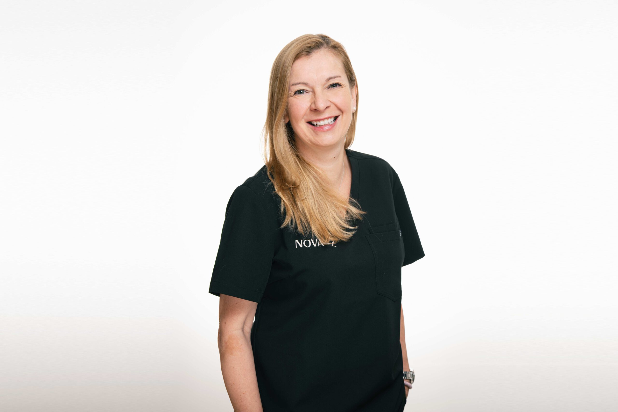 Porträtbild einer Dentalhygienikerin von NOVA–Z