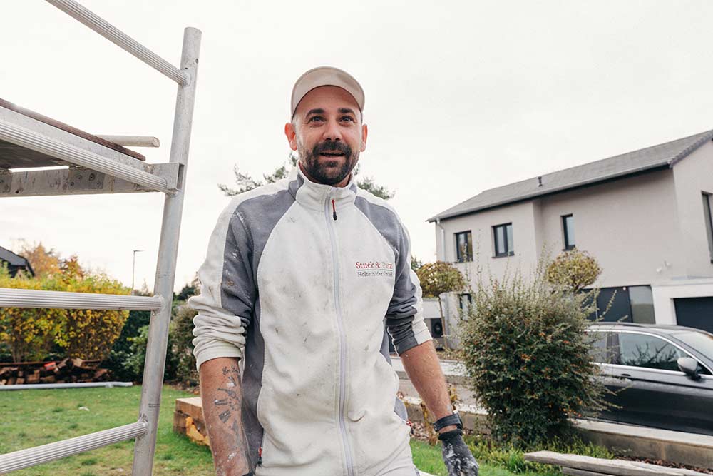 Stuckateurmeister Sven Holterhöfer auf einem Bauprojekt